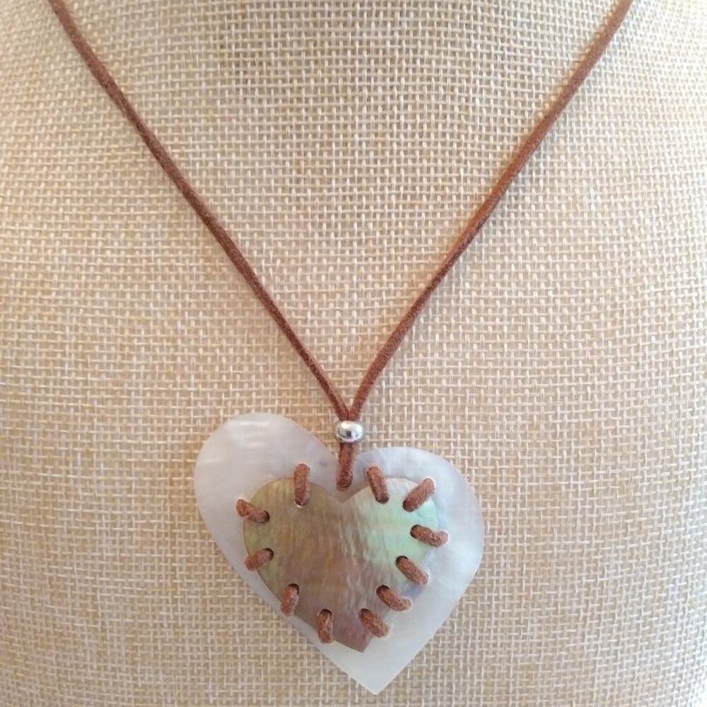 Shell Heart Necklace - Picture 4 of 6